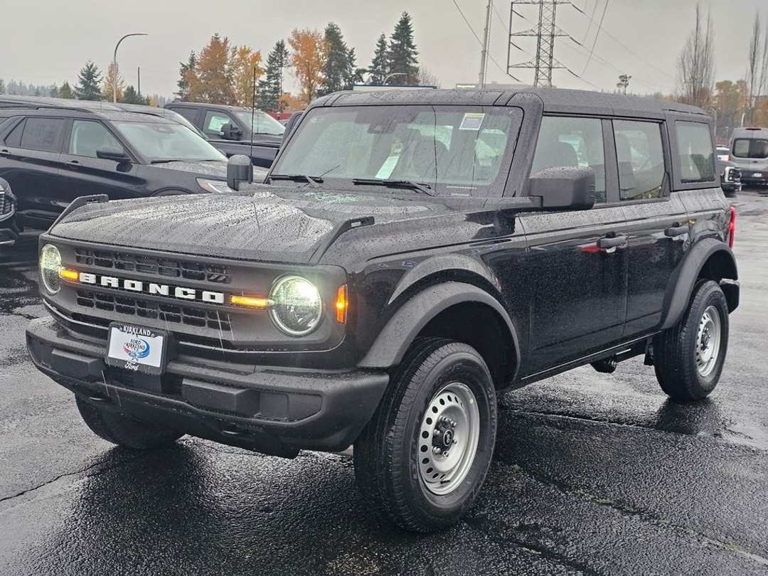 2025 Ford Bronco Base - Image 3