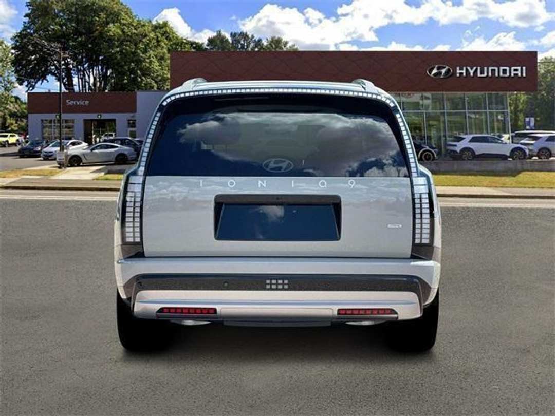 2026 Hyundai Ioniq 9 Performance Limited - Image 6