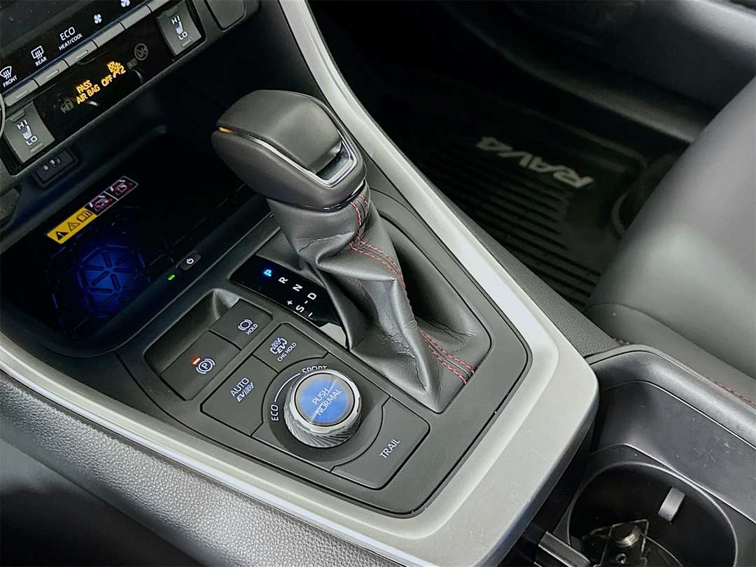 2025 Toyota Rav4 XSE - Image 17