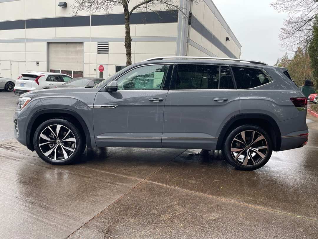 2025 Volkswagen Atlas 2.0T SEL Premium RLine - Image 7