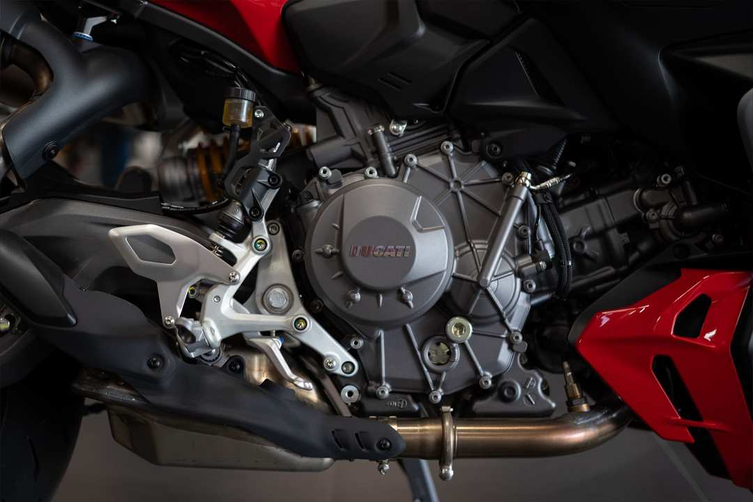 2025 Ducati Streetfighter V2 S - Image 3