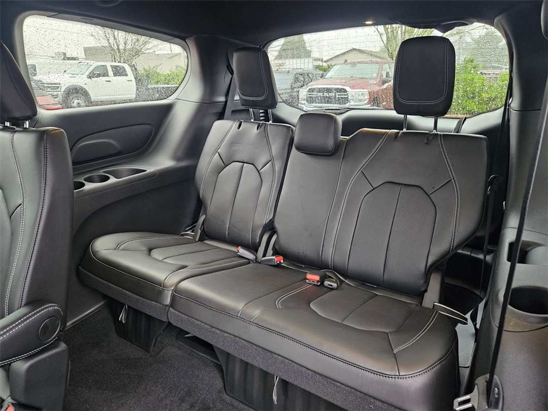 2026 Chrysler Pacifica Select - Image 30