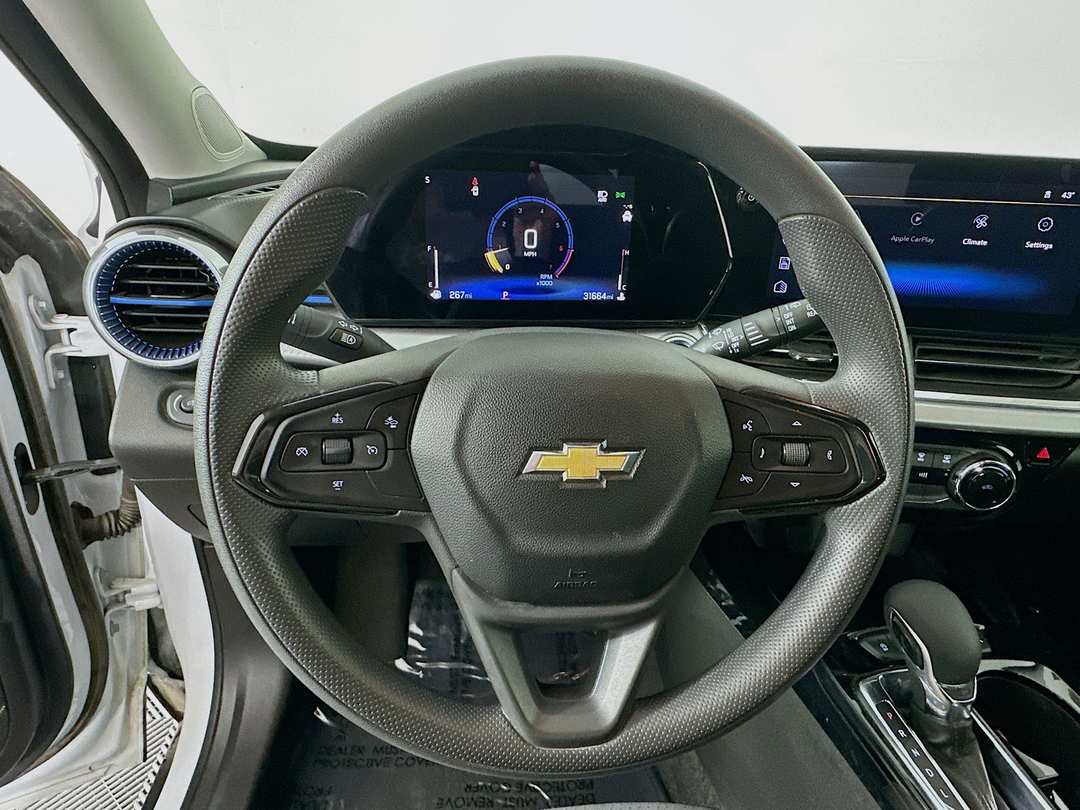 2025 Chevrolet Trax LT - Image 12