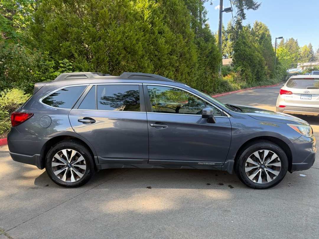 2015 Subaru Outback 2.5i - Image 2