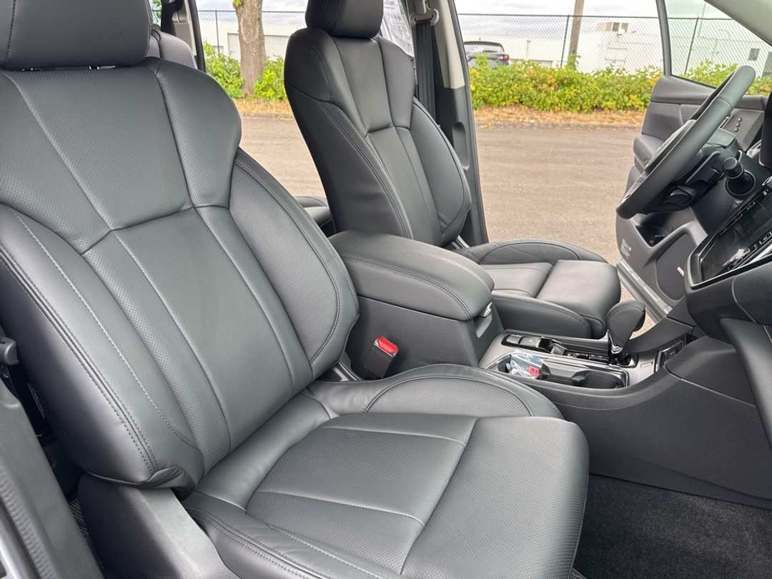 2025 Subaru Ascent Onyx Edition Touring - Image 42