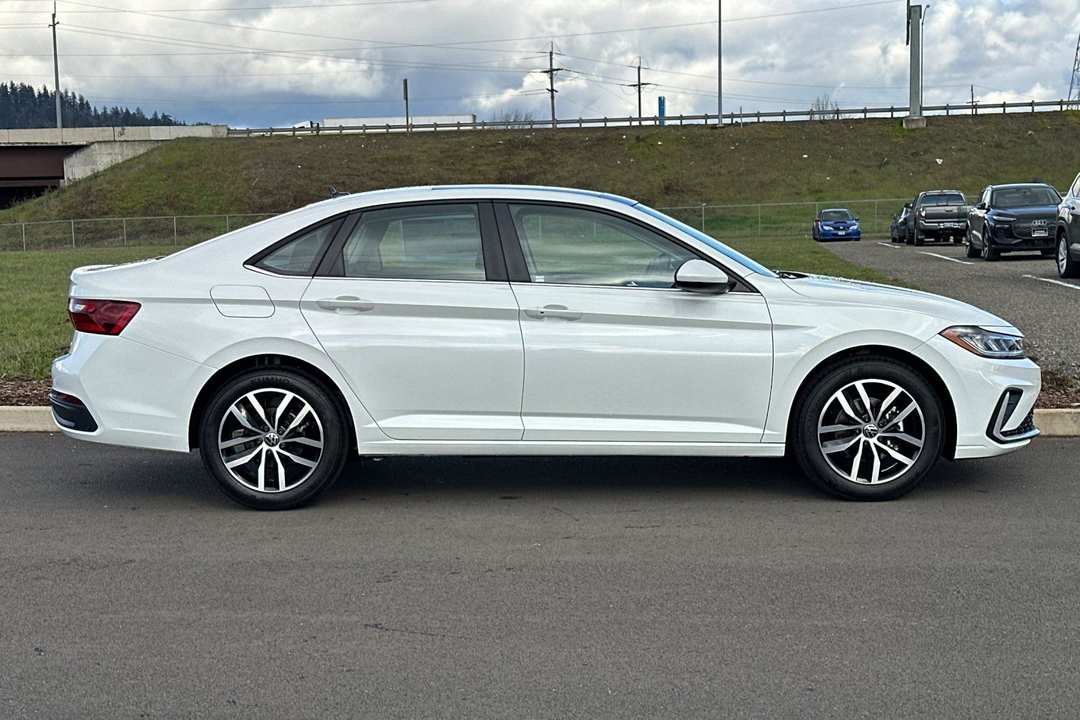 2026 Volkswagen Jetta 1.5T SE - Image 2
