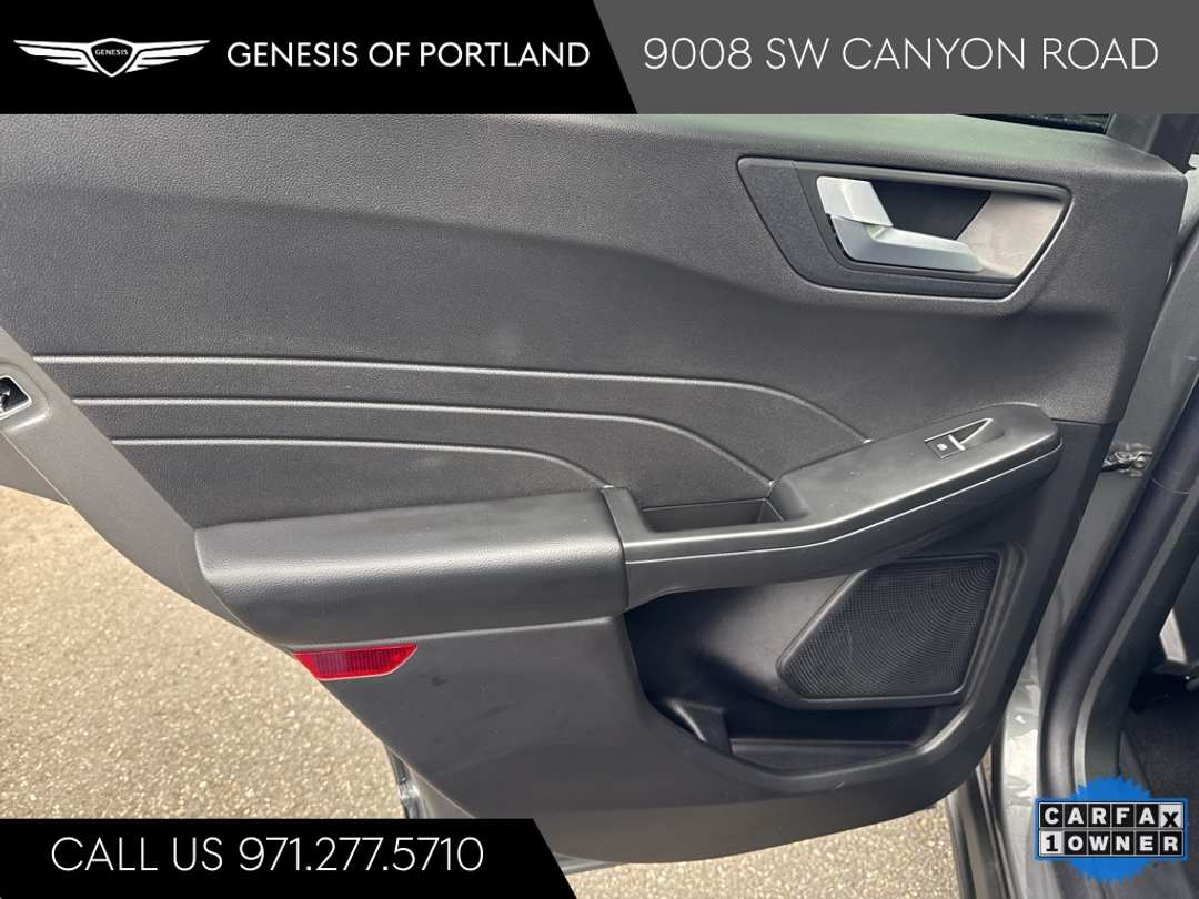 2025 Ford Escape STLine - Image 32