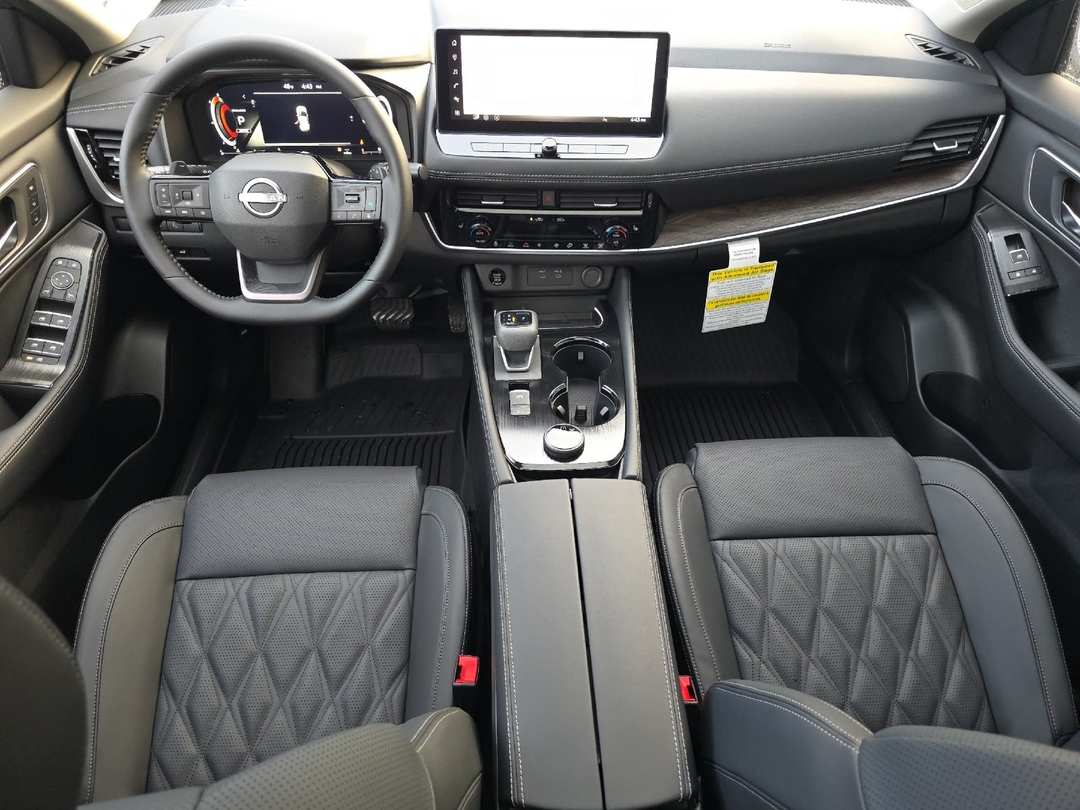 2026 Nissan Rogue Platinum - Image 12