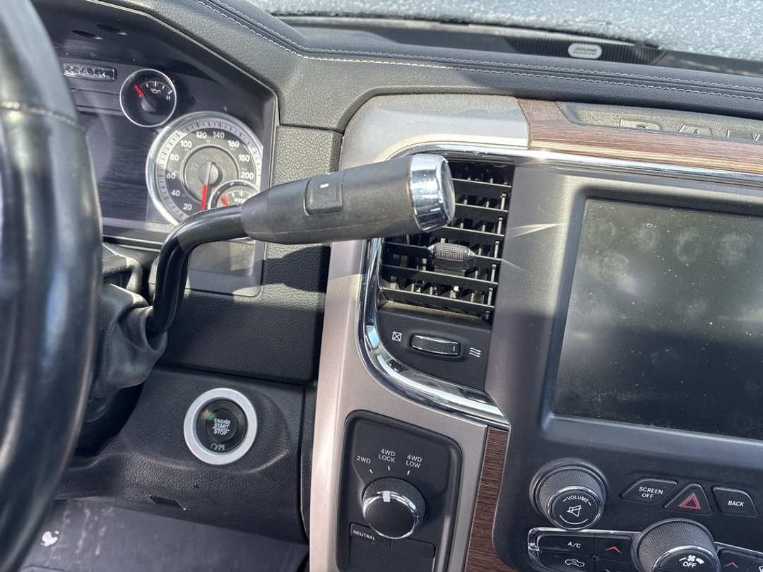 2017 Ram 3500 LARAMIE - Image 3