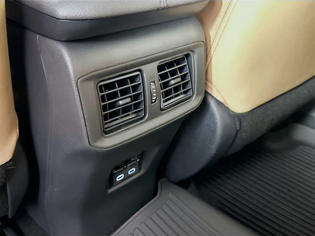 2025 Toyota Rav4 XLE Premium - Image 27