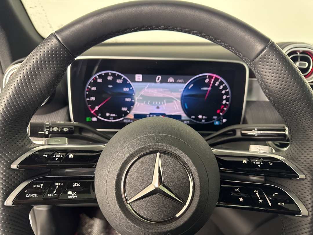 2025 Mercedes-Benz GLC GLC 350e - Image 22