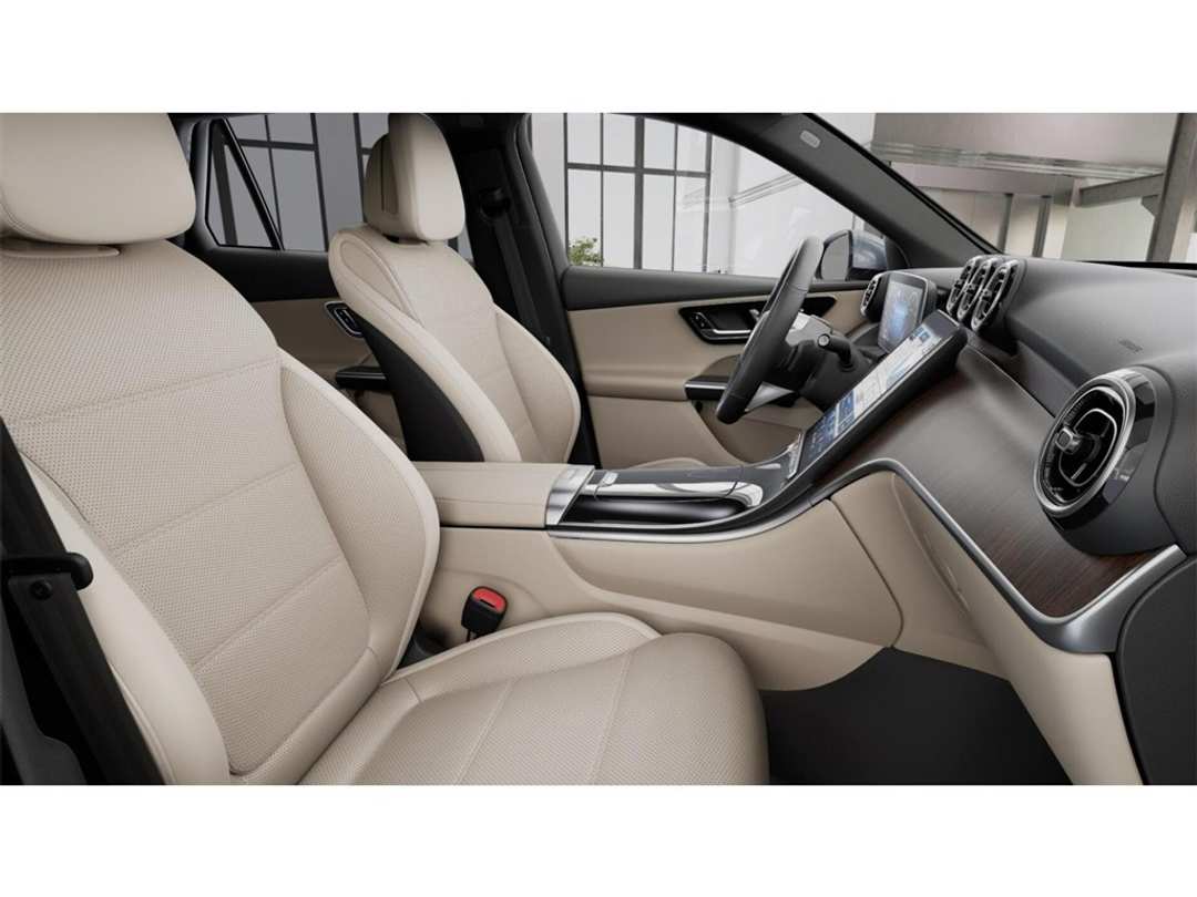 2025 Mercedes-Benz GLC GLC 300 - Image 4