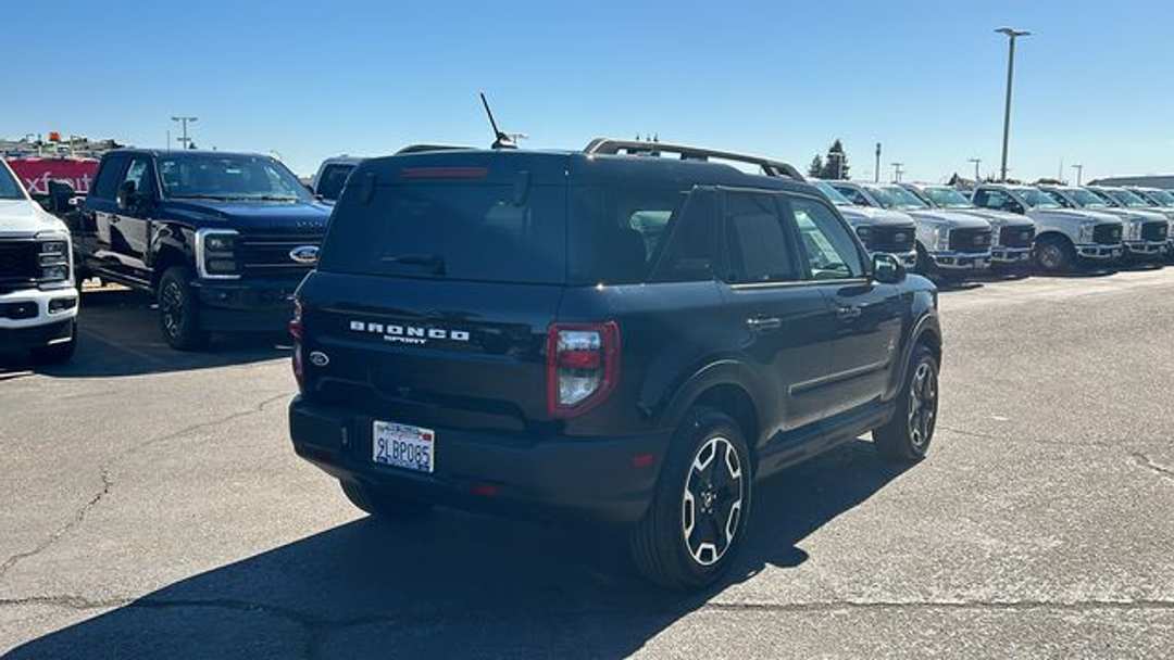 2024 Ford Bronco Sport Outer Banks - Image 3