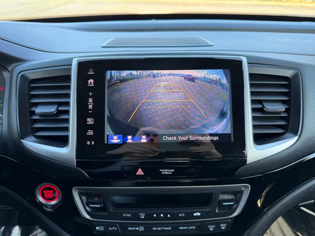 2017 Honda Pilot Touring - Image 23