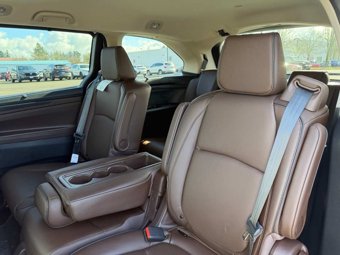 2026 Honda Odyssey Touring - Image 29