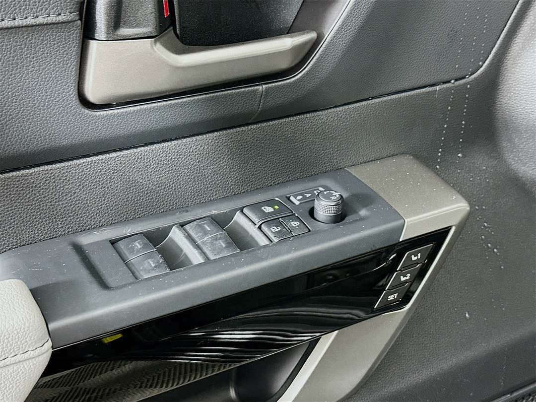 2026 Toyota Tundra Limited - Image 18