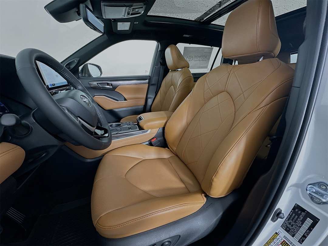 2026 Toyota Highlander Platinum - Image 22