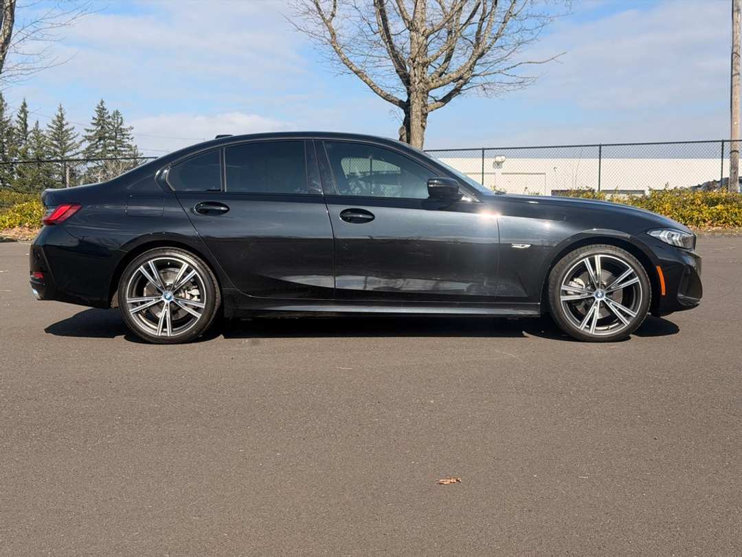 2023 BMW 3 Series 330e xDrive - Image 8