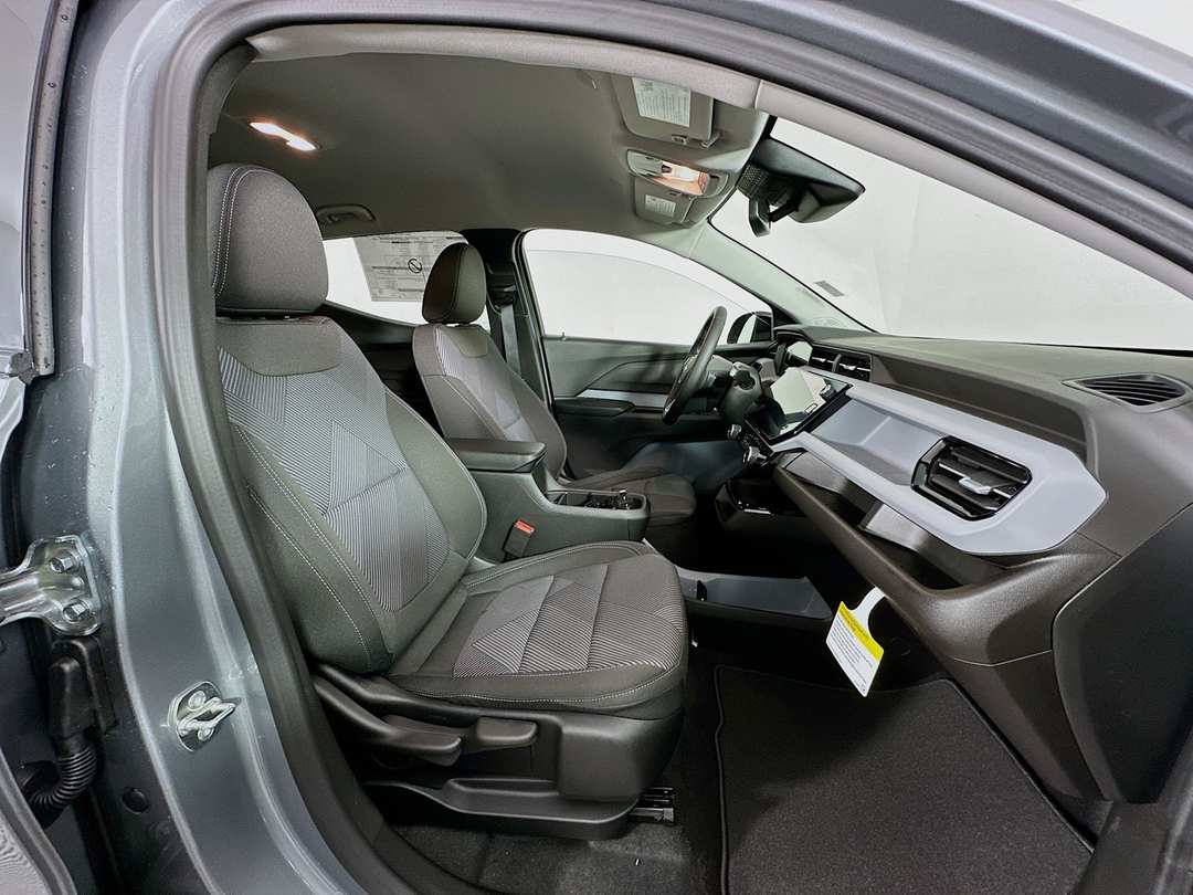 2027 Chevrolet Bolt Ev LT - Image 27