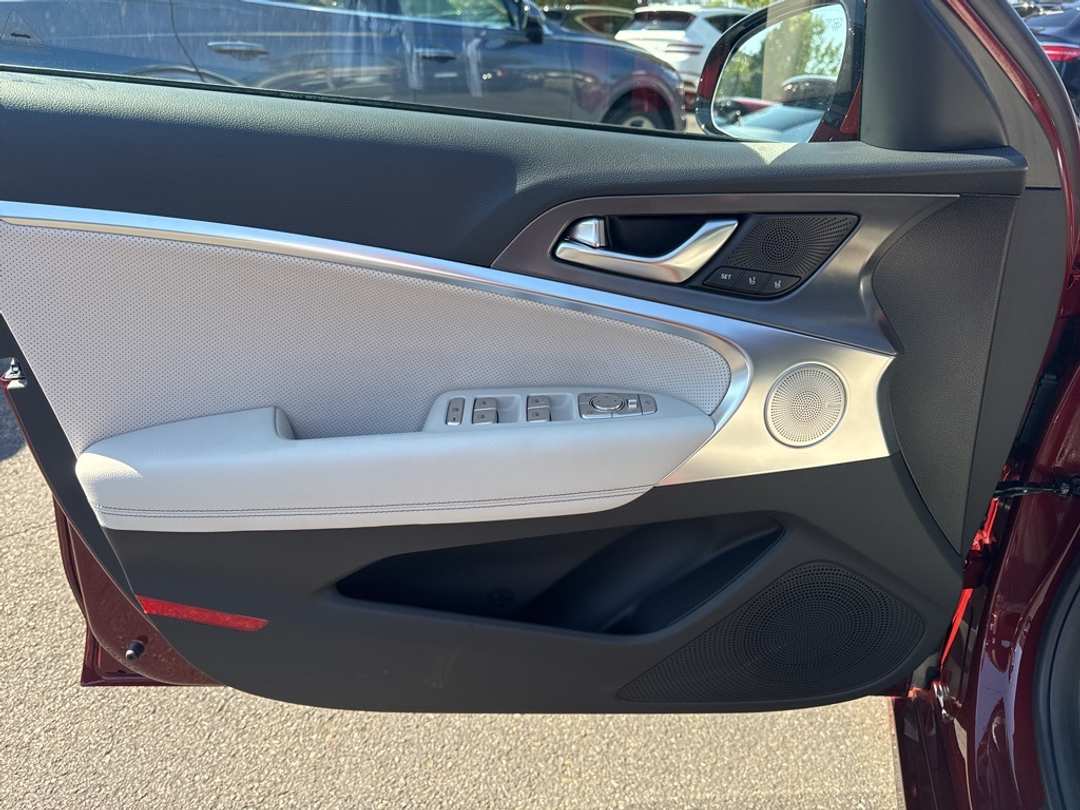 2026 Genesis G70 3.3T Sport Prestige - Image 13