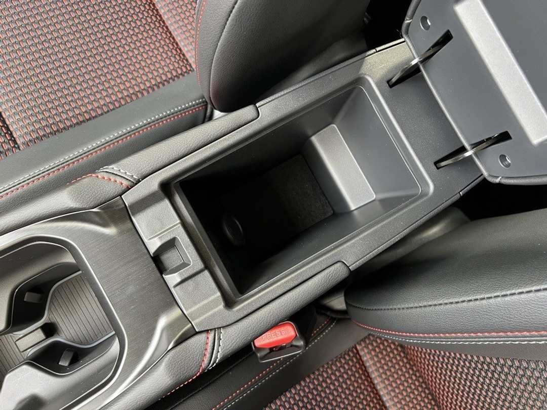 2026 Nissan Kicks SR - Image 23