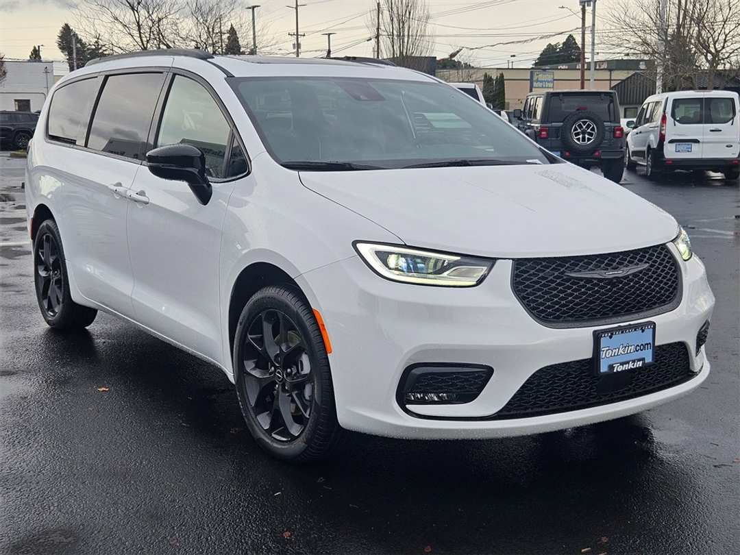 2026 Chrysler Pacifica Limited - Image 8