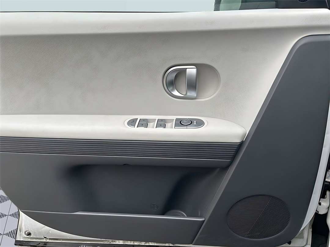 2023 Hyundai Ioniq 5 SE - Image 20