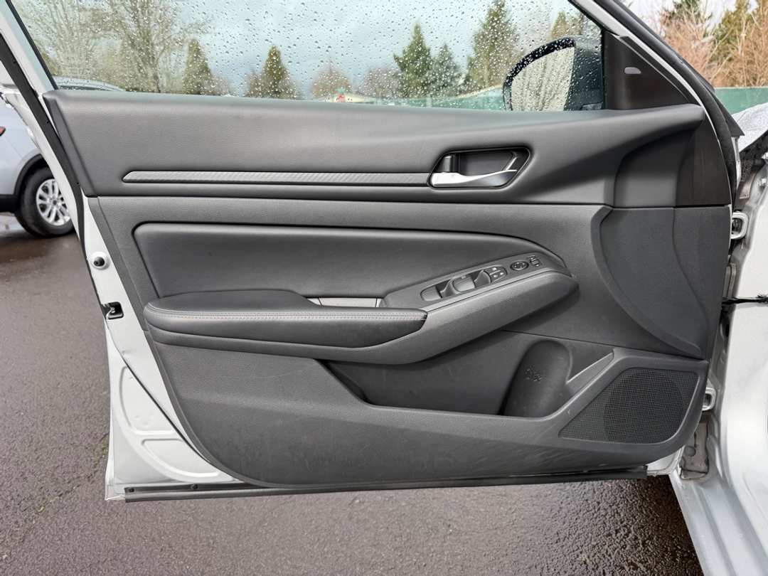 2024 Nissan Altima 2.5 SV - Image 12