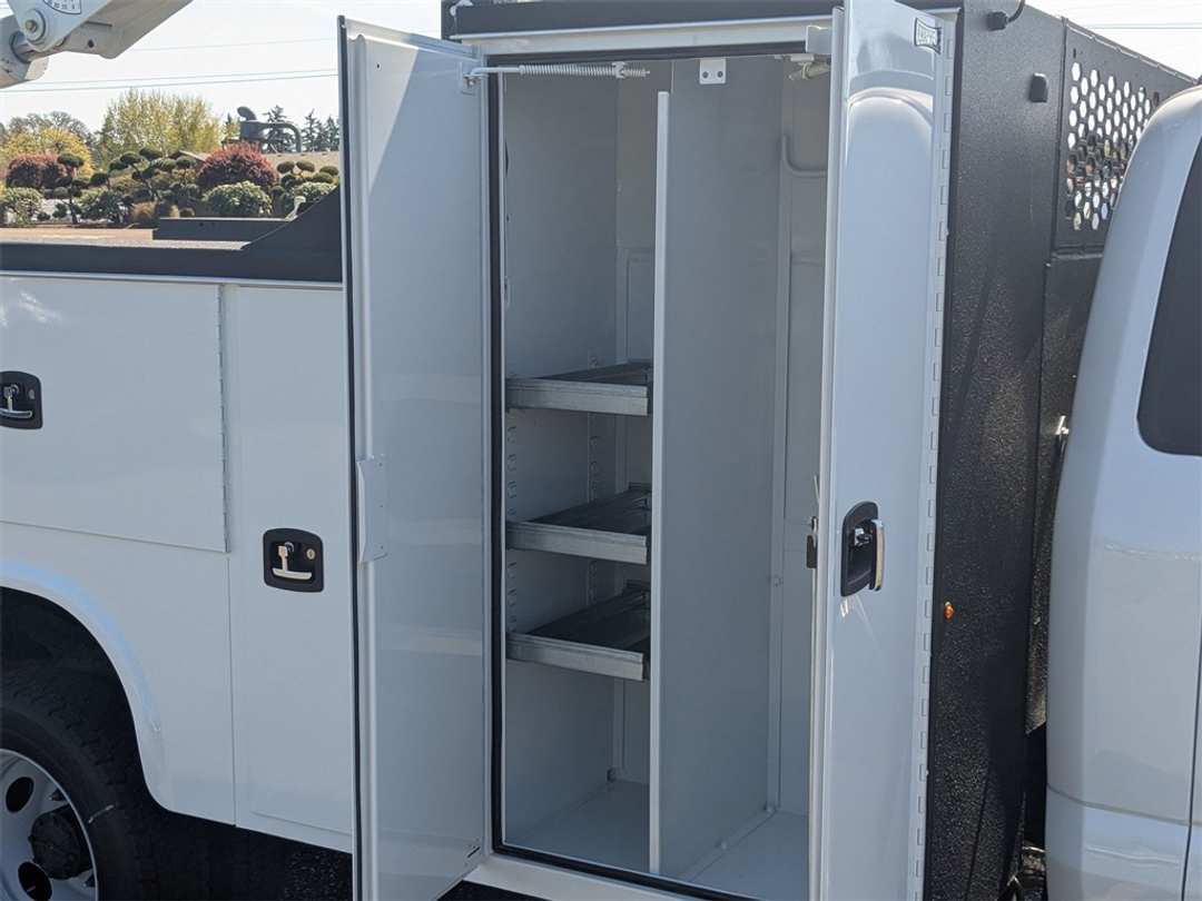 2024 Ford F-550Sd XL - Image 37