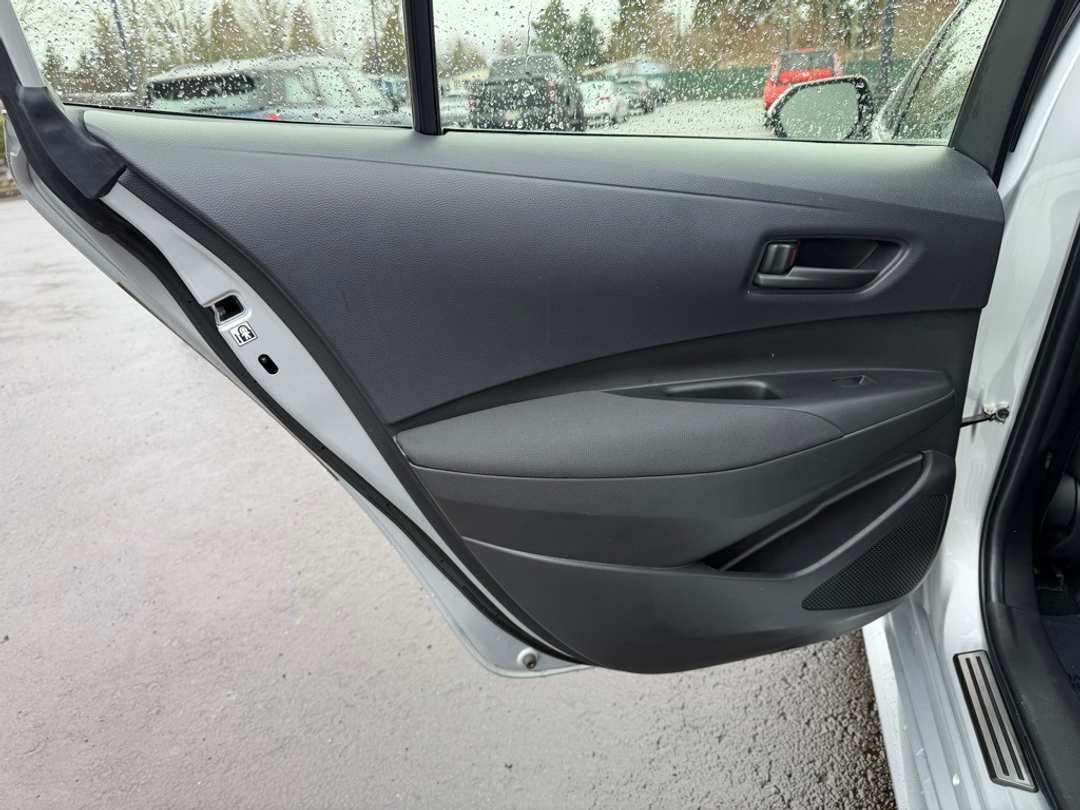 2022 Toyota Corolla LE - Image 29