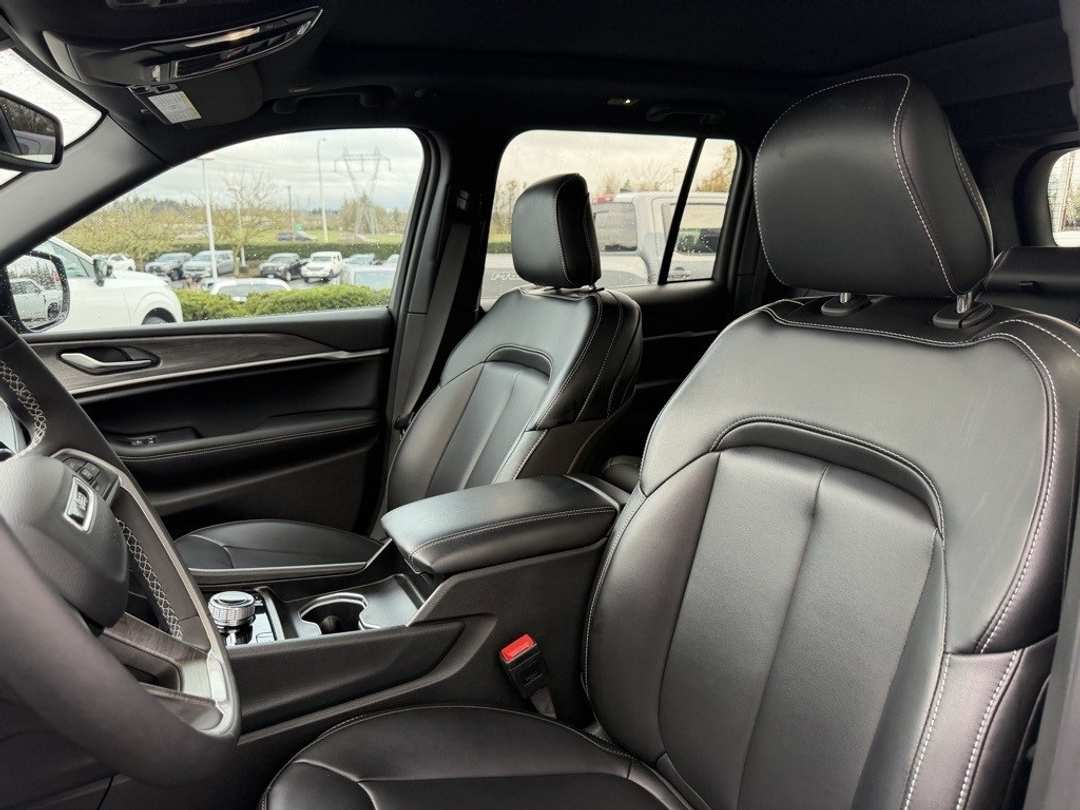 2025 Jeep Grand Cherokee 4xe - Image 15