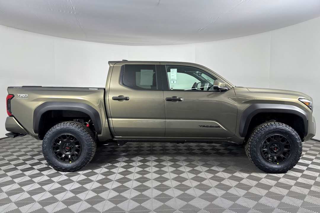 Toyota Tacoma - Image 2