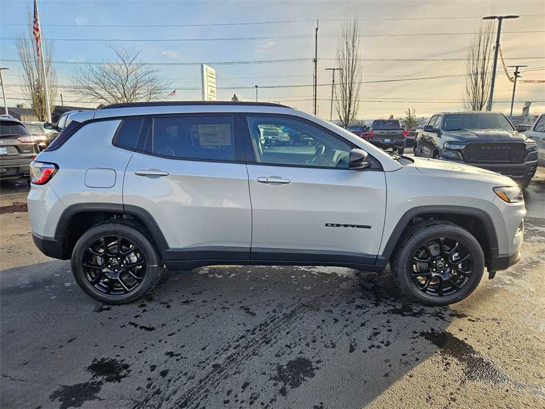 2026 Jeep Compass Latitude - Image 7