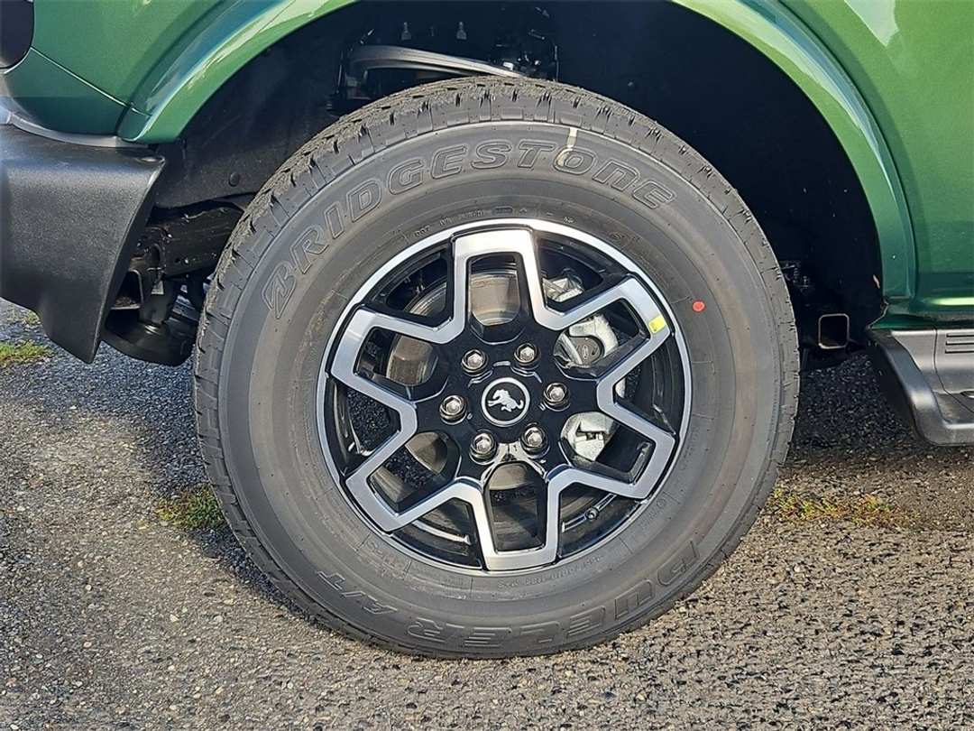 2025 Ford Bronco Outer Banks - Image 36