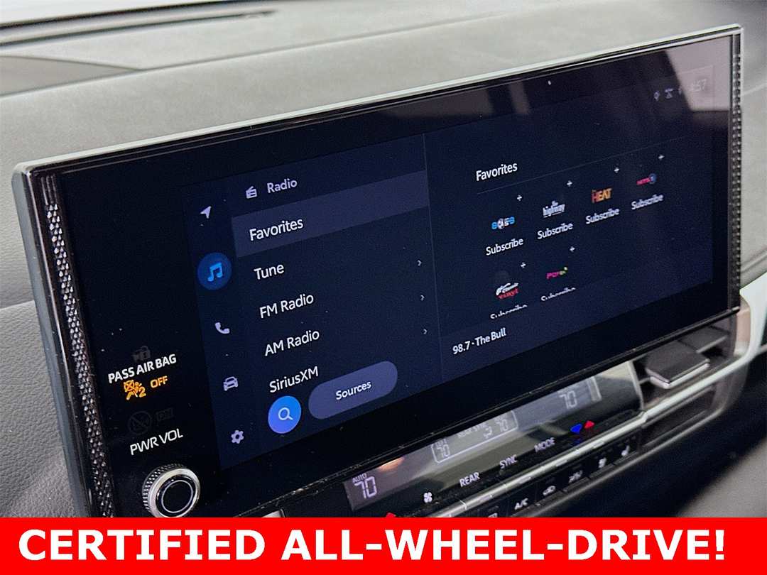 2025 Toyota Sienna Platinum - Image 19