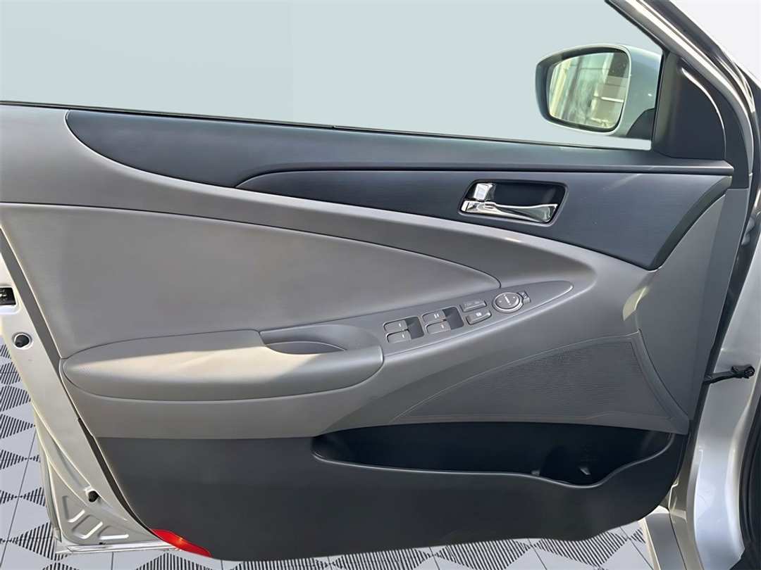 2012 Hyundai Sonata GLS - Image 21