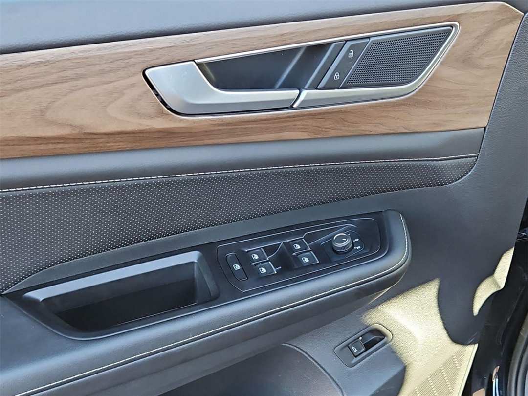 2025 Volkswagen Atlas 2.0T SE w/Technology - Image 11