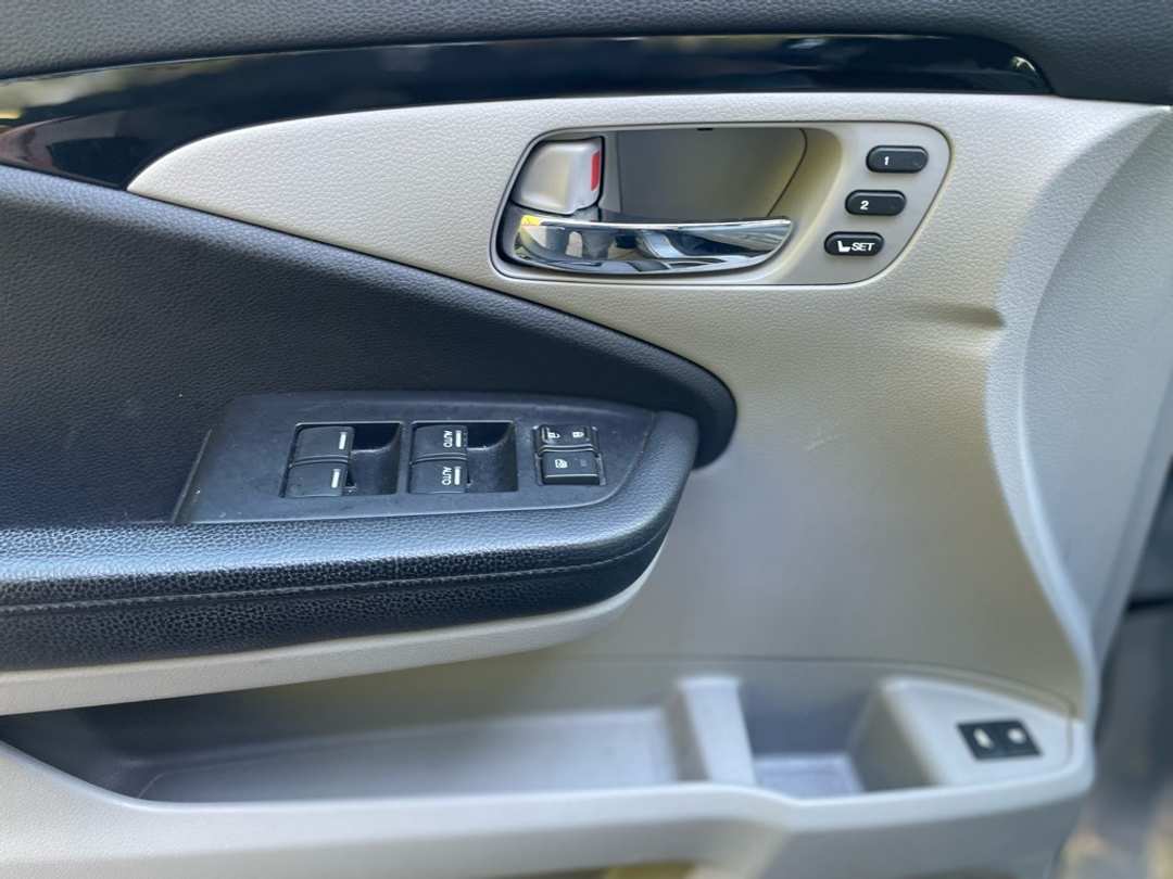 2017 Honda Pilot Touring - Image 12