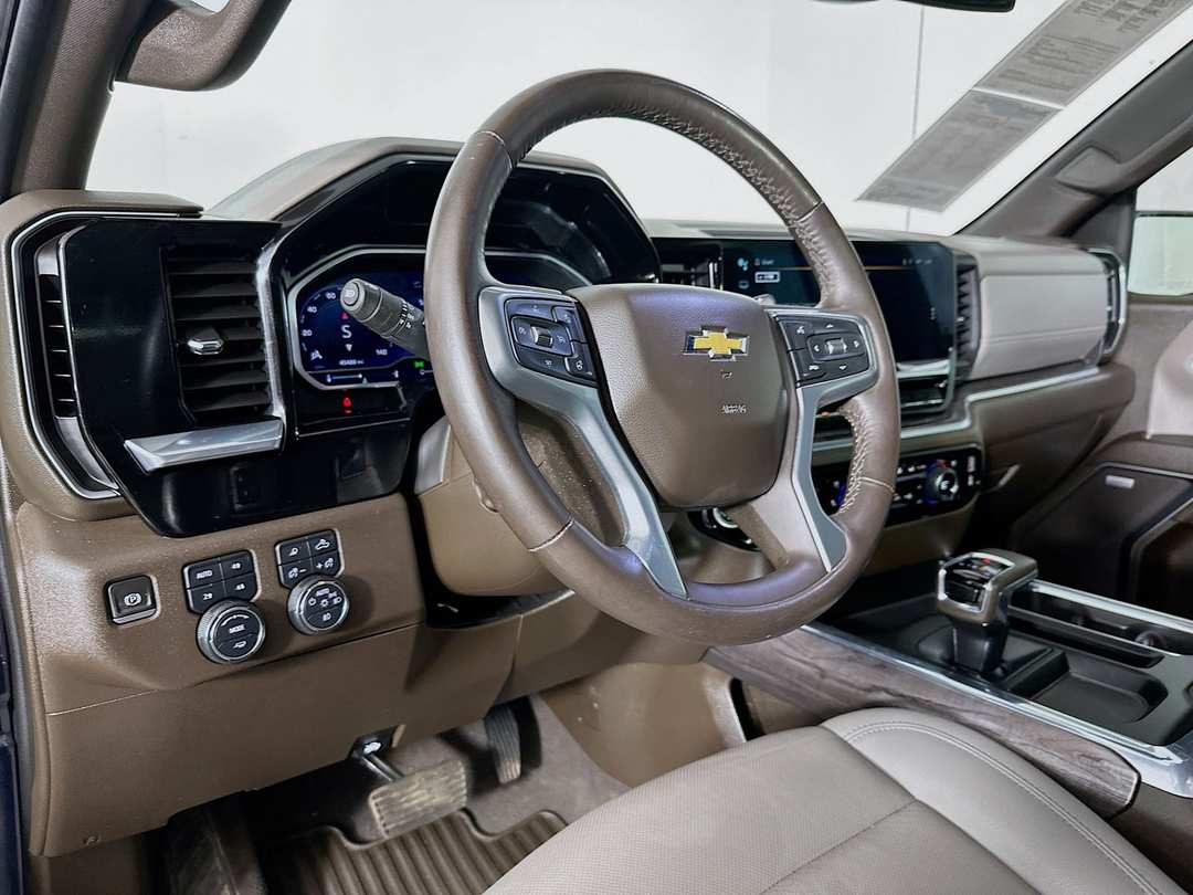 2022 Chevrolet Silverado 1500 LTZ - Image 10