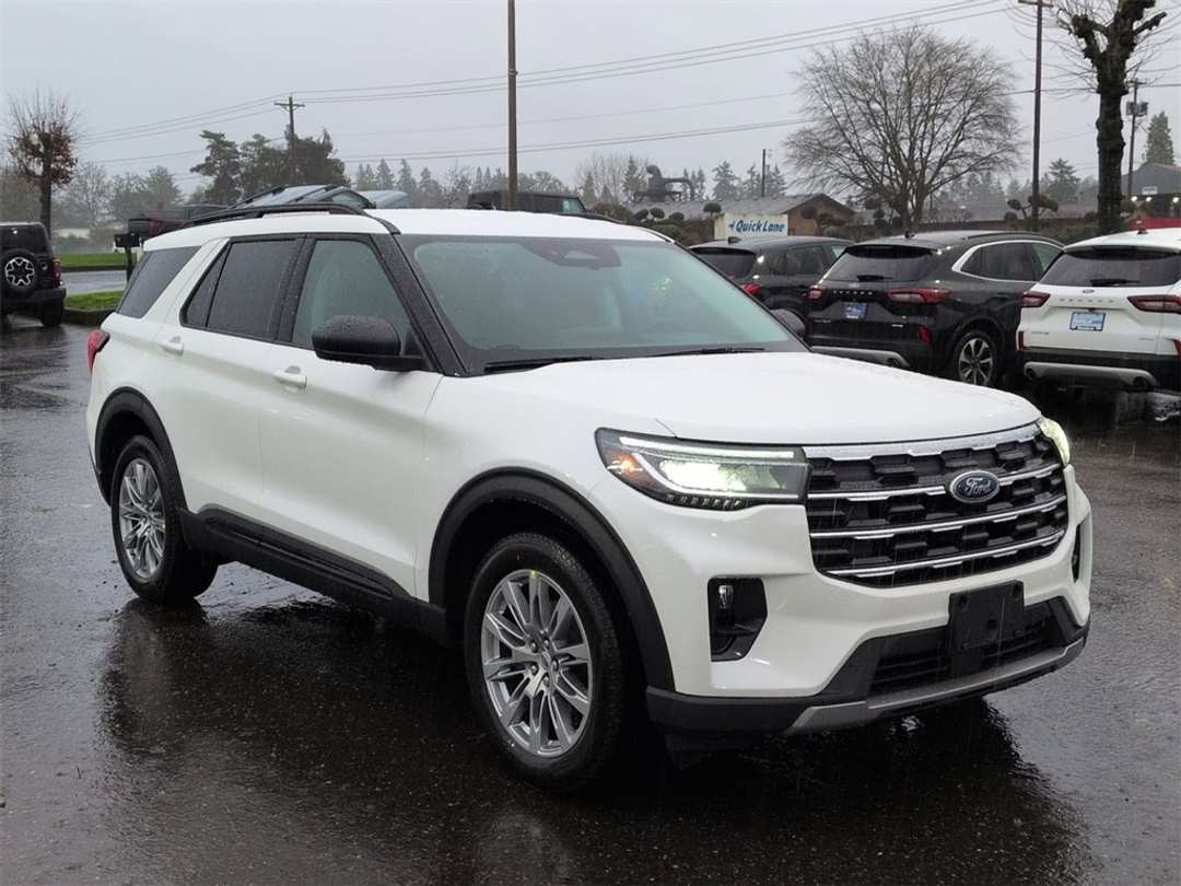 2026 Ford Explorer Active - Image 7