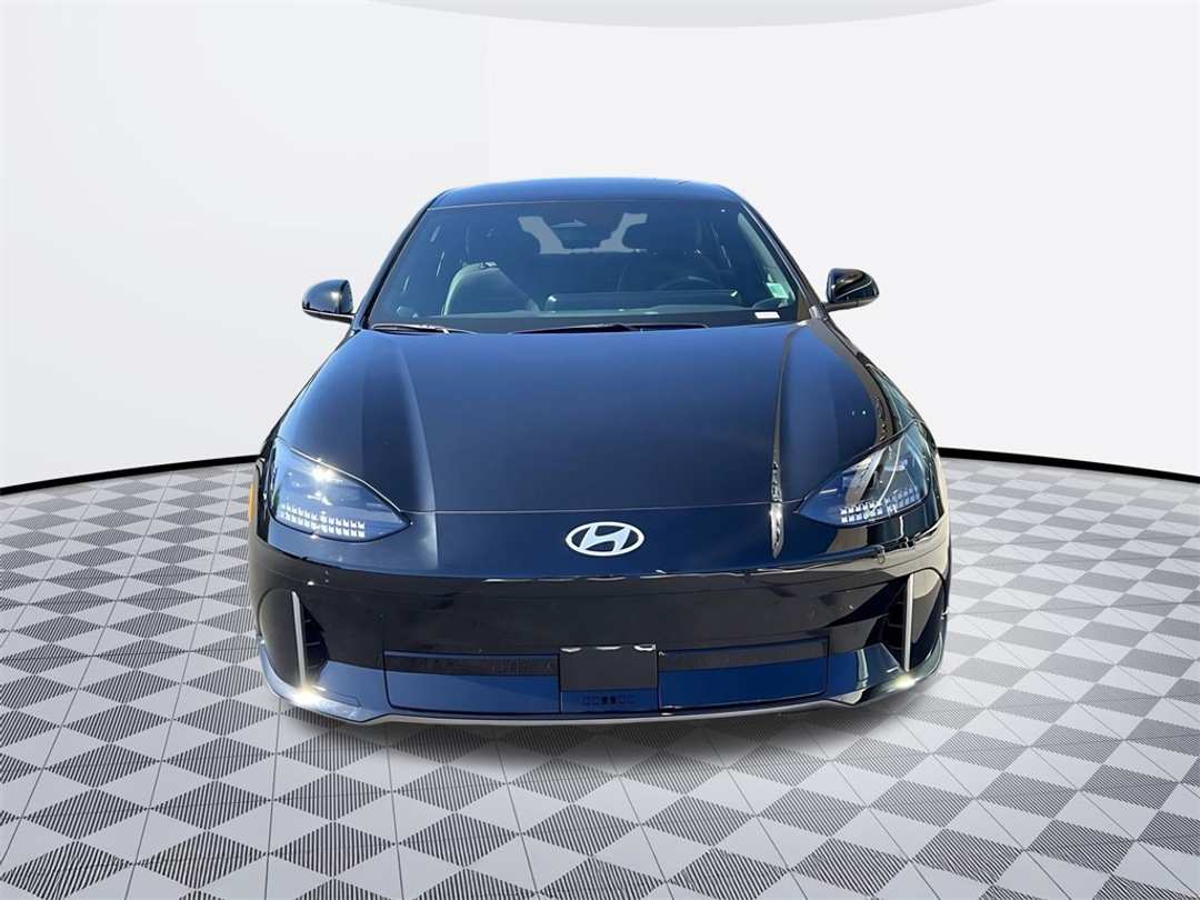 2025 Hyundai Ioniq 6 SEL - Image 2