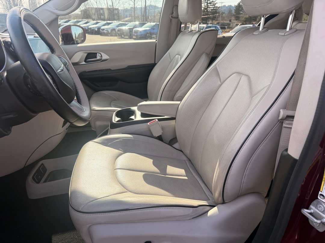 2018 Chrysler Pacifica Limited - Image 14