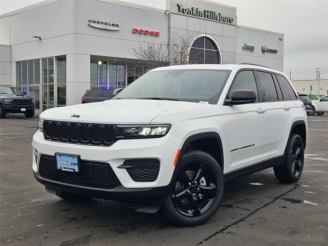 2025 Jeep Grand Cherokee Altitude X - Image 2