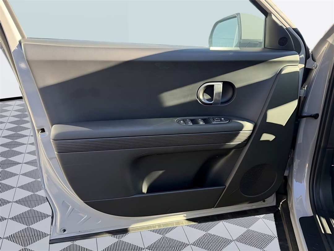 2026 Hyundai Ioniq 5 SEL - Image 11