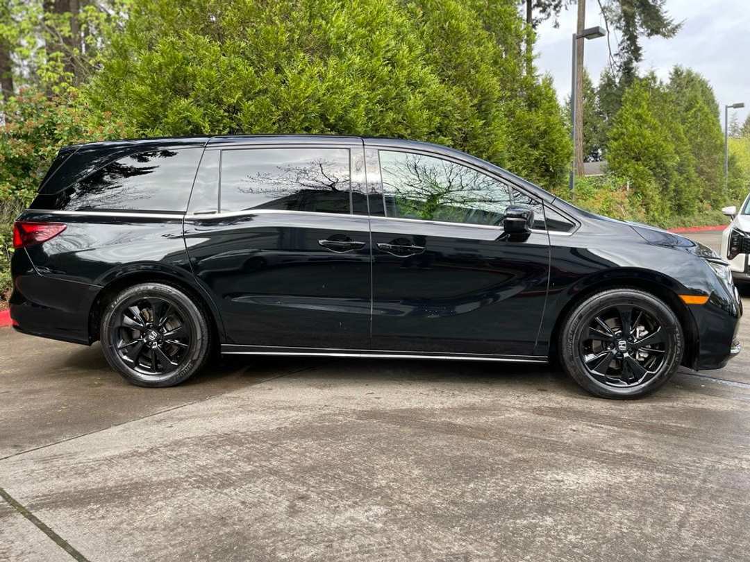 2023 Honda Odyssey Sport - Image 3