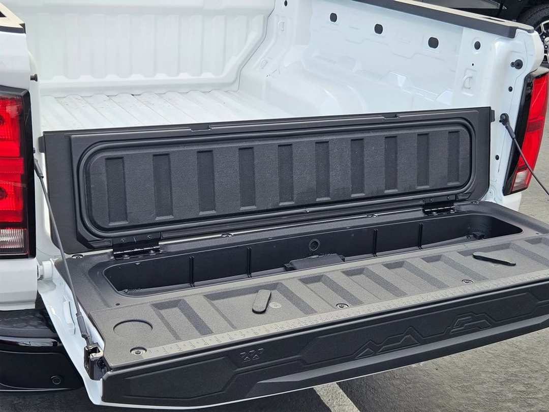 2026 Chevrolet Colorado Z71 - Image 34