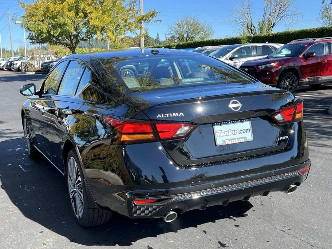 2025 Nissan Altima 2.5 SL - Image 4