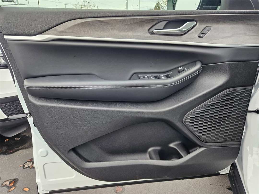 2025 Jeep Grand Cherokee L Limited - Image 10