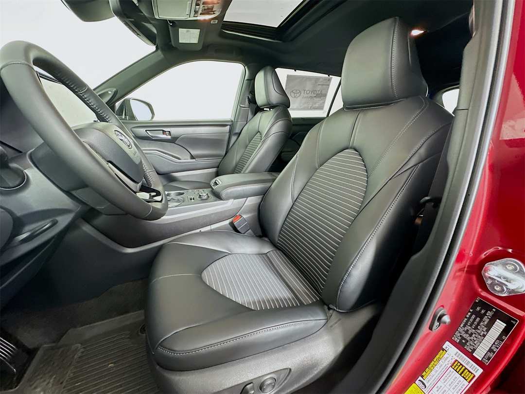 2026 Toyota Highlander XSE - Image 22