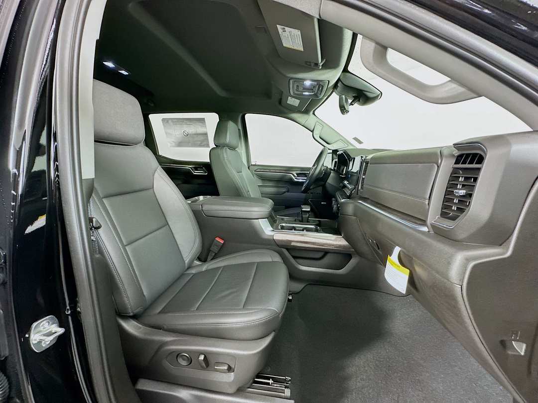2025 Chevrolet Silverado 1500 LTZ - Image 30